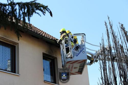 210426 Baum Dachstuhlbrand Oberasbach 022